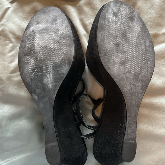 Velvet black peep toe wedge heel with sling back strap size 6.5 - Picture 5 of 6